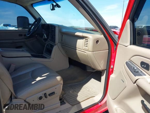 ✅ 2006 Chevrolet Silverado 2500HD LT1 • VIN: 1GCHK23D06F171442 • Lot: 41691533. Listed on IAAI with 294,980 mi. Free auction sales archive from the USA and detailed vehicle history report at DreamBid. Image 5.
