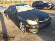 ✅ 2013 Mercedes-Benz C 250 • VIN: WDDGJ4HB7DG014960 • Lot: 41782657. Wystawiony na IAAI z przebiegiem 115 352 mil. Bezpłatny archiwum sprzedaży aukcyjnych z USA i szczegółowy raport historii pojazdu na DreamBid. Zdjęcie 1.