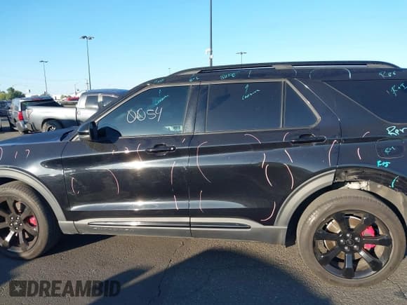 ✅ 2020 Ford Explorer ST • VIN: 1FM5K8GC5LGB16381 • Lot: 43640054. Wystawiony na IAAI z przebiegiem 97 942 mil. Bezpłatny archiwum sprzedaży aukcyjnych z USA i szczegółowy raport historii pojazdu na DreamBid. Zdjęcie 15.