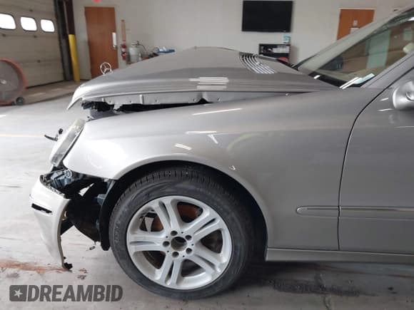 ✅ 2009 Mercedes-Benz E 350 Luxury • VIN: WDBUF87XX9B414615 • Lot: 42856107. Wystawiony na IAAI z przebiegiem Nie podano. Bezpłatny archiwum sprzedaży aukcyjnych z USA i szczegółowy raport historii pojazdu na DreamBid. Zdjęcie 13.