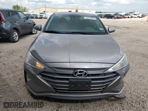 2020 Hyundai Elantra SE z VIN KMHD74LF4LU949239, wystawiony jako Copart lot #55599705 z przebiegiem 88 744 mil mil oraz Czysty tytuł • Clean title. Historia ofert i sprzedaży dostępna na DreamBid. Obrazek 5.