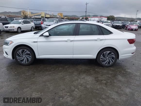 ✅ 2020 Volkswagen Jetta SEL • VIN: 3VWEB7BU3LM038359 • Lot: 41487080. Wystawiony na IAAI z przebiegiem 87 909 mil. Bezpłatny archiwum sprzedaży aukcyjnych z USA i szczegółowy raport historii pojazdu na DreamBid. Zdjęcie 14.