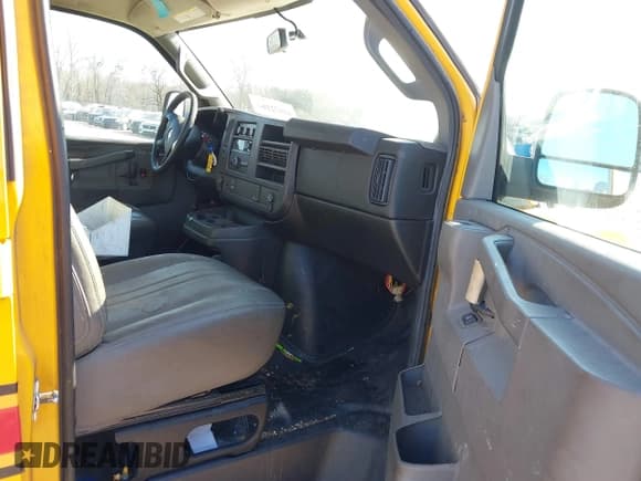 ✅ 2016 Chevrolet Express Cargo • VIN: 1GCWGBFF5G1215150 • Lot: 41672104. Listed on IAAI with 152,723 mi. Free auction sales archive from the USA and detailed vehicle history report at DreamBid. Image 5.