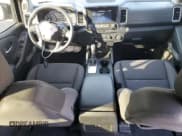 ✅ 2023 Nissan Frontier SV • VIN: 1N6ED1EJ3PN645754 • Lot: 57134365. Wystawiony na Copart z przebiegiem 42 695 mil. Bezpłatny archiwum sprzedaży aukcyjnych z USA i szczegółowy raport historii pojazdu na DreamBid. Zdjęcie 8.