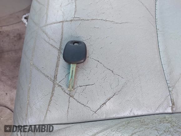 ✅ 2006 Lexus RX 330 • VIN: 2T2GA31U16C050690 • Лот: 43267133. Опубликован ранее на IAAI с пробегом 190 421 миль. Бесплатный доступ к архиву аукционных продаж из США и подробный отчёт об истории автомобиля на DreamBid. Изображение 11.