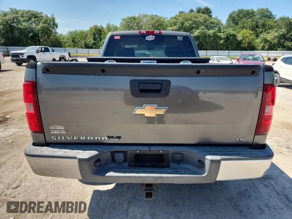 ✅ 2011 Chevrolet Silverado 1500 LS • VIN: 1GCRCREA6BZ163237 • Lot: 80580305. Listed on Copart with 105,436 mi. Free auction sales archive from the USA and detailed vehicle history report at DreamBid. Image 6.