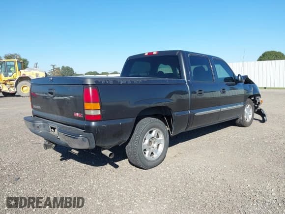 ✅ 2005 GMC Sierra 1500 SLE • VIN: 2GTEC13T651266384 • Лот: 43579635. Опубликован ранее на IAAI с пробегом 193 604 миль. Бесплатный доступ к архиву аукционных продаж из США и подробный отчёт об истории автомобиля на DreamBid. Изображение 4.