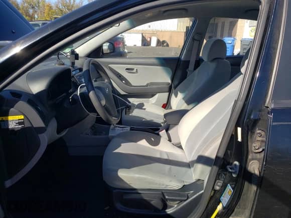 2009 Hyundai Elantra GLS с VIN KMHDU46D09U819177, выставлен на аукционе Copart как лот 86110365 с пробегом 178 362 миль миль и Списание • Salvage title. История ставок и продаж доступна на DreamBid. Изображение 7.