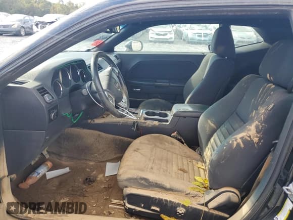 ✅ 2013 Dodge Challenger SXT • VIN: 2C3CDYAG3DH511607 • Lot: 74829404. Wystawiony na Copart z przebiegiem Nie podano. Bezpłatny archiwum sprzedaży aukcyjnych z USA i szczegółowy raport historii pojazdu na DreamBid. Zdjęcie 7.