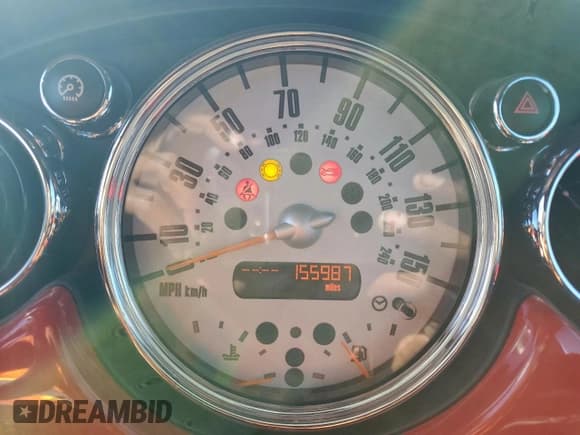 ✅ 2008 MINI Convertible • VIN: WMWRF33548TF67983 • Lot: 90277935. Wystawiony na Copart z przebiegiem 155 987 mil. Bezpłatny archiwum sprzedaży aukcyjnych z USA i szczegółowy raport historii pojazdu na DreamBid. Zdjęcie 9.