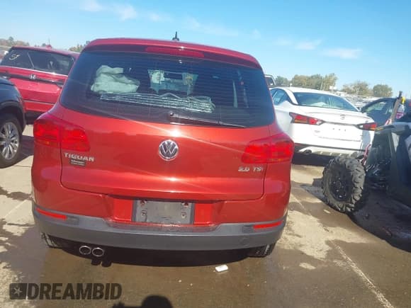 ✅ 2014 Volkswagen Tiguan S • VIN: WVGAV3AX2EW050613 • Lot: 43541966. Wystawiony na IAAI z przebiegiem 101 905 mil. Bezpłatny archiwum sprzedaży aukcyjnych z USA i szczegółowy raport historii pojazdu na DreamBid. Zdjęcie 16.