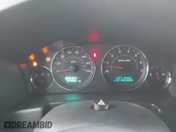 ✅ 2006 Jeep Commander Limited • VIN: 1J8HG58286C257988 • Lot: 43755013. Wystawiony na IAAI z przebiegiem 154 895 mil. Bezpłatny archiwum sprzedaży aukcyjnych z USA i szczegółowy raport historii pojazdu na DreamBid. Zdjęcie 7.