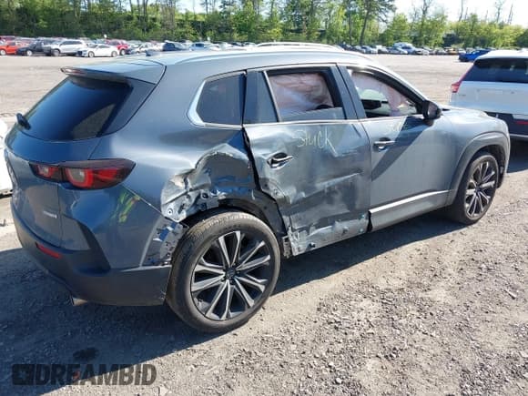 ✅ 2023 Mazda CX-50 S Premium Plus • VIN: 7MMVABEM8PN108020 • Lot: 42203568. Wystawiony na IAAI z przebiegiem 26 783 mil. Bezpłatny archiwum sprzedaży aukcyjnych z USA i szczegółowy raport historii pojazdu na DreamBid. Zdjęcie 4.