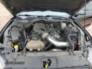 ✅ 2017 Ford Mustang V6 • VIN: 1FA6P8AM8H5332715 • Lot: 58895065. Wystawiony na Copart z przebiegiem 92 867 mil. Bezpłatny archiwum sprzedaży aukcyjnych z USA i szczegółowy raport historii pojazdu na DreamBid. Zdjęcie 11.