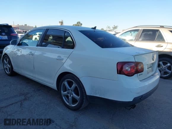 ✅ 2008 Volkswagen Jetta SE • VIN: 3VWRM71K58M053464 • Lot: 43476951. Listed on IAAI with 155,867 mi. Free auction sales archive from the USA and detailed vehicle history report at DreamBid. Image 3.