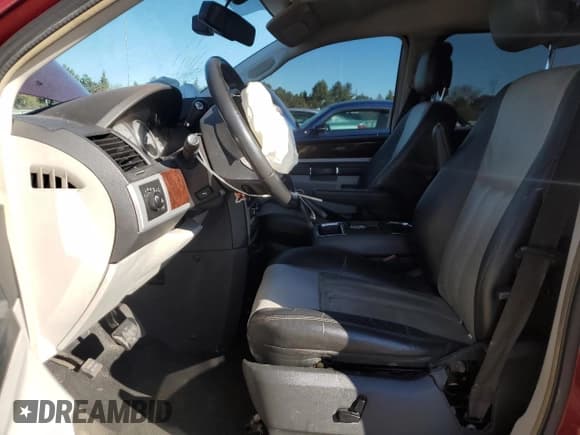 ✅ 2010 Chrysler Town & Country Touring Plus • VIN: 2A4RR8DX8AR441184 • Lot: 91978205. Wystawiony na Copart z przebiegiem 202 660 mil. Bezpłatny archiwum sprzedaży aukcyjnych z USA i szczegółowy raport historii pojazdu na DreamBid. Zdjęcie 7.