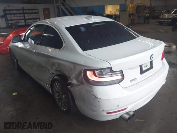 ✅ 2015 BMW 2 Series 228i • VIN: WBA1F5C54FV343426 • Lot: 43570994. Wystawiony na IAAI z przebiegiem 116 140 mil. Bezpłatny archiwum sprzedaży aukcyjnych z USA i szczegółowy raport historii pojazdu na DreamBid. Zdjęcie 3.