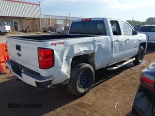 ✅ 2019 Chevrolet Silverado 1500 Custom • VIN: 2GCVKMEC7K1243970 • Lot: 43347102. Wystawiony na IAAI z przebiegiem 79 556 mil. Bezpłatny archiwum sprzedaży aukcyjnych z USA i szczegółowy raport historii pojazdu na DreamBid. Zdjęcie 4.