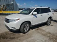 ✅ 2013 Toyota Highlander Limited • VIN: 5TDYK3EHXDS126477 • Лот: 69821945. Опубликован ранее на Copart с пробегом 73 778 миль. Бесплатный доступ к архиву аукционных продаж из США и подробный отчёт об истории автомобиля на DreamBid. Изображение 1.