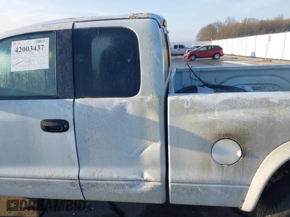 ✅ 1998 Dodge Dakota SLT • VIN: 1B7GG22X2WS519726 • Lot: 42003437. Wystawiony na IAAI z przebiegiem 213 998 mil. Bezpłatny archiwum sprzedaży aukcyjnych z USA i szczegółowy raport historii pojazdu na DreamBid. Zdjęcie 12.