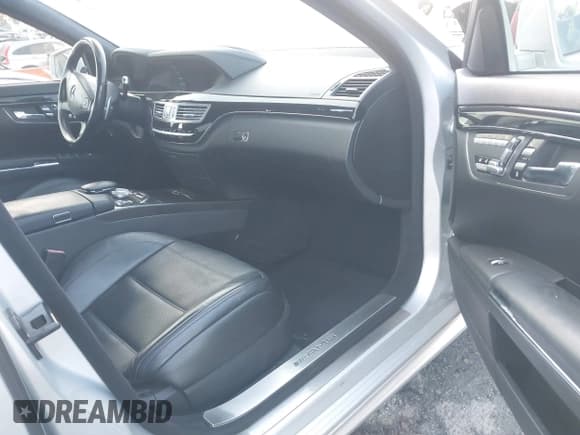 ✅ 2010 Mercedes-Benz S 63 AMG • VIN: WDDNG7HB9AA283595 • Лот: 41425737. Опубликован ранее на IAAI с пробегом 125 940 миль. Бесплатный доступ к архиву аукционных продаж из США и подробный отчёт об истории автомобиля на DreamBid. Изображение 5.