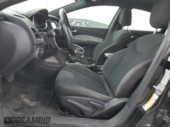 ✅ 2016 Dodge Dart SXT • VIN: 1C3CDFBB6GD504417 • Lot: 81270385. Wystawiony na Copart z przebiegiem 151 842 mil. Bezpłatny archiwum sprzedaży aukcyjnych z USA i szczegółowy raport historii pojazdu na DreamBid. Zdjęcie 7.