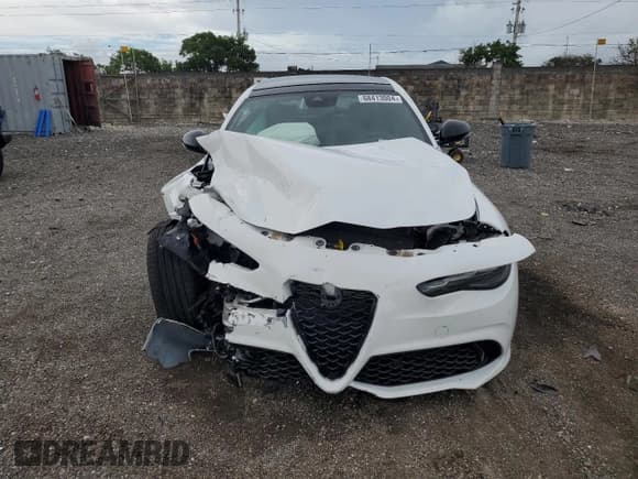 ✅ 2024 Alfa Romeo Giulia Veloce • VIN: ZARFAMBNXR7682239 • Lot: 68413004. Listed on Copart with 3,161 mi. Free auction sales archive from the USA and detailed vehicle history report at DreamBid. Image 5.