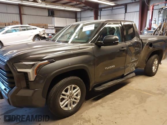 ✅ 2022 Toyota Tundra SR5 • VIN: 5TFLA5DA4NX019871 • Lot: 41286844. Wystawiony na IAAI z przebiegiem 81 271 mil. Bezpłatny archiwum sprzedaży aukcyjnych z USA i szczegółowy raport historii pojazdu na DreamBid. Zdjęcie 2.