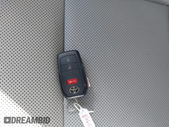 ✅ 2024 Toyota Prius LE • VIN: JTDADABU6R3018898 • Lot: 42031529. Wystawiony na IAAI z przebiegiem 2 746 mil. Bezpłatny archiwum sprzedaży aukcyjnych z USA i szczegółowy raport historii pojazdu na DreamBid. Zdjęcie 11.