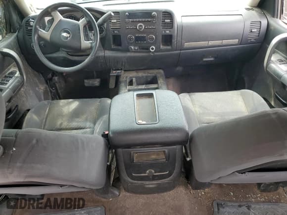 ✅ 2008 Chevrolet Silverado 2500HD 1LT • VIN: 1GCHC23638F200546 • Lot: 56834735. Wystawiony na Copart z przebiegiem 302 425 mil. Bezpłatny archiwum sprzedaży aukcyjnych z USA i szczegółowy raport historii pojazdu na DreamBid. Zdjęcie 8.