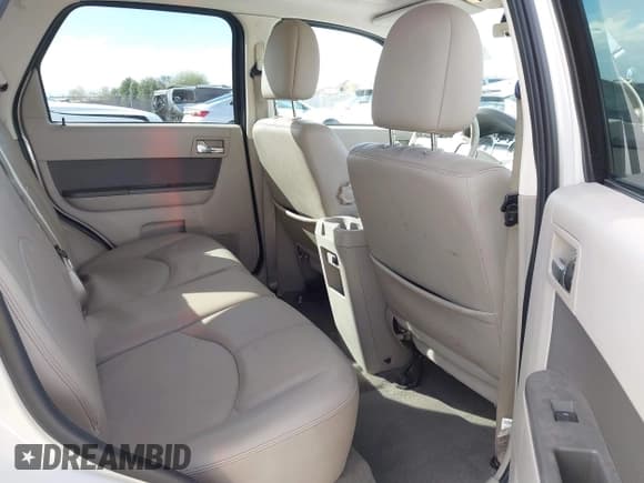 ✅ 2010 Mercury Mariner Premier • VIN: 4M2CN9HG6AKJ21345 • Lot: 41781411. Wystawiony na IAAI z przebiegiem 76 430 mil. Bezpłatny archiwum sprzedaży aukcyjnych z USA i szczegółowy raport historii pojazdu na DreamBid. Zdjęcie 8.