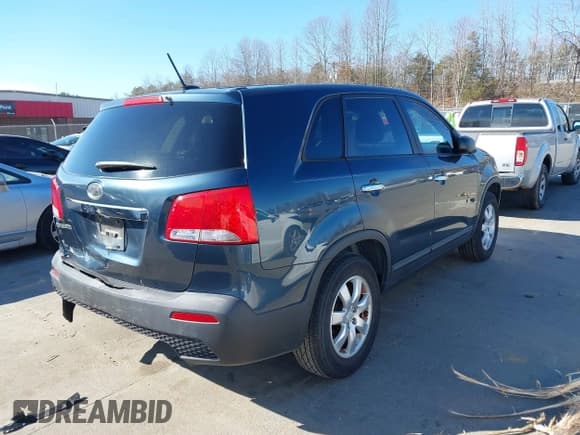 ✅ 2011 Kia Sorento LX • VIN: 5XYKT3A1XBG158819 • Lot: 41665390. Wystawiony na IAAI z przebiegiem 120 570 mil. Bezpłatny archiwum sprzedaży aukcyjnych z USA i szczegółowy raport historii pojazdu na DreamBid. Zdjęcie 4.