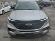 ✅ 2023 Ford Explorer • VIN: 1FMSK8BH9PGA84806 • Lot: 54875205. Wystawiony na Copart z przebiegiem 61 776 mil. Bezpłatny archiwum sprzedaży aukcyjnych z USA i szczegółowy raport historii pojazdu na DreamBid. Zdjęcie 5.