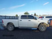 ✅ 2024 Ram 2500 Big Horn • VIN: 3C6UR5DL3RG153481 • Лот: 43425947. Опубликован ранее на IAAI с пробегом 64 512 миль. Бесплатный доступ к архиву аукционных продаж из США и подробный отчёт об истории автомобиля на DreamBid. Изображение 14.