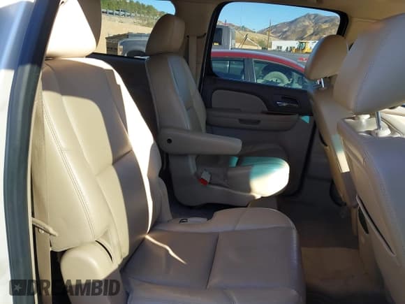 ✅ 2013 GMC Yukon XL SLT • VIN: 1GKS1KE04DR164576 • Lot: 41042003. Wystawiony na IAAI z przebiegiem 154 715 mil. Bezpłatny archiwum sprzedaży aukcyjnych z USA i szczegółowy raport historii pojazdu na DreamBid. Zdjęcie 8.