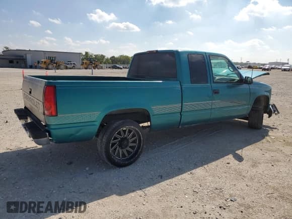 ✅ 1996 Chevrolet Silverado 1500 • VIN: 1GBEC19M1TE229338 • Lot: 85013725. Wystawiony na Copart z przebiegiem 191 985 mil. Bezpłatny archiwum sprzedaży aukcyjnych z USA i szczegółowy raport historii pojazdu na DreamBid. Zdjęcie 3.