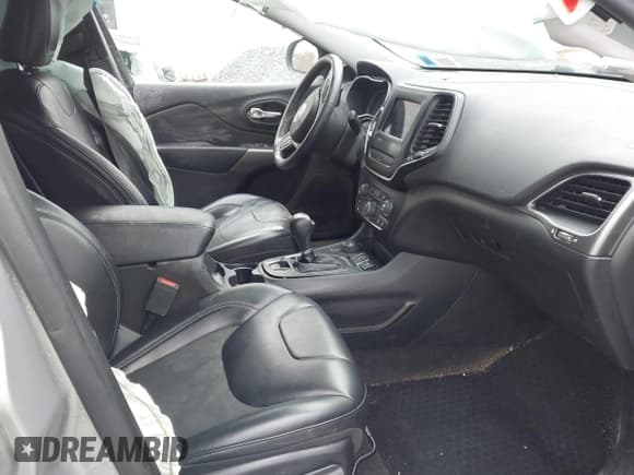 ✅ 2019 Jeep Cherokee Latitude Plus • VIN: 1C4PJMLB9KD189212 • Lot: 43690661. Wystawiony na IAAI z przebiegiem 168 149 mil. Bezpłatny archiwum sprzedaży aukcyjnych z USA i szczegółowy raport historii pojazdu na DreamBid. Zdjęcie 5.