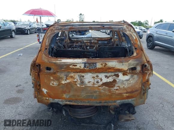 ✅ 2020 Hyundai Santa Fe Limited • VIN: 5NMS5CAA2LH179861 • Лот: 39727163. Опубликован ранее на IAAI с пробегом Не указан. Бесплатный доступ к архиву аукционных продаж из США и подробный отчёт об истории автомобиля на DreamBid. Изображение 13.