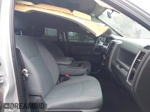 2018 Ram 1500 Tradesman z VIN 1C6RR6FG0JS280326, wystawiony jako IAAI lot #43422781 z przebiegiem 89 435 mil mil oraz . Historia ofert i sprzedaży dostępna na DreamBid. Obrazek 5.