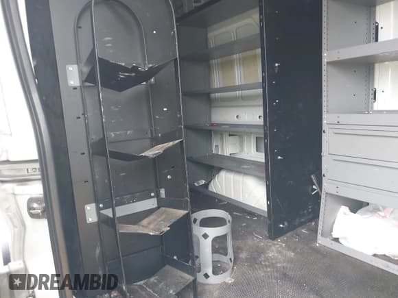 ✅ 2021 Ford Transit Cargo • VIN: 1FTBF4X81MKA80705 • Lot: 41929575. Wystawiony na IAAI z przebiegiem Nie podano. Bezpłatny archiwum sprzedaży aukcyjnych z USA i szczegółowy raport historii pojazdu na DreamBid. Zdjęcie 8.