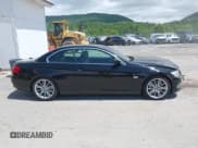 ✅ 2011 BMW 3 Series 335i • VIN: WBADX7C56BE579057 • Лот: 42295405. Опубликован ранее на IAAI с пробегом 107 160 миль. Бесплатный доступ к архиву аукционных продаж из США и подробный отчёт об истории автомобиля на DreamBid. Изображение 13.