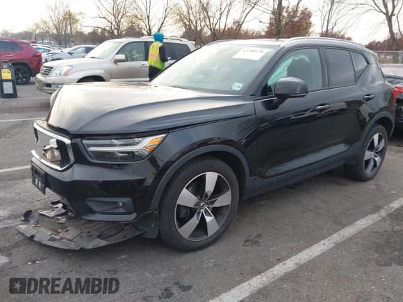 ✅ 2021 Volvo XC40 Momentum • VIN: YV4162UK4M2471473 • Lot: 43780178. Wystawiony na IAAI z przebiegiem 44 464 mil. Bezpłatny archiwum sprzedaży aukcyjnych z USA i szczegółowy raport historii pojazdu na DreamBid. Zdjęcie 18.