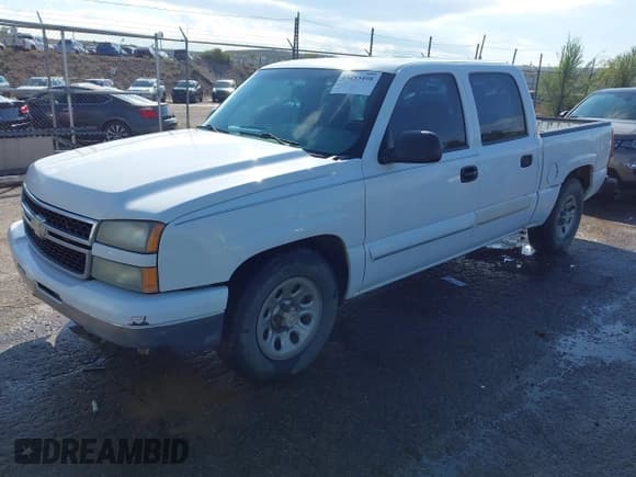 ✅ 2007 Chevrolet Silverado 1500 LS • VIN: 2GCEC13V571139680 • Lot: 43453498. Listed on IAAI with 417,600 mi. Free auction sales archive from the USA and detailed vehicle history report at DreamBid. Image 2.