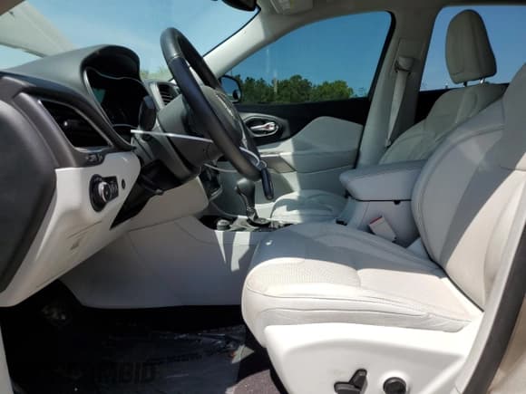 ✅ 2019 Jeep Cherokee Limited • VIN: 1C4PJMDNXKD116701 • Lot: 61015115. Listed on Copart with 31,572 mi. Free auction sales archive from the USA and detailed vehicle history report at DreamBid. Image 7.