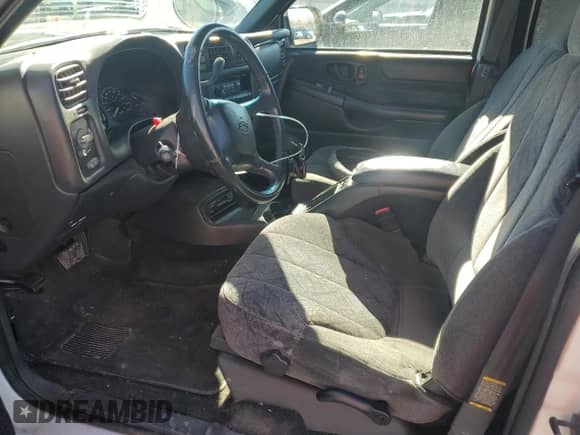 2002 Chevrolet S-10 LS с VIN 1GCDT13W62K142343, выставлен на аукционе Copart как лот 79136434 с пробегом 197 435 миль миль и Списание • Salvage title. История ставок и продаж доступна на DreamBid. Изображение 7.