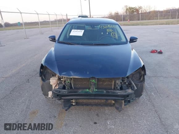 ✅ 2015 Volkswagen Passat S • VIN: 1VWAT7A31FC014572 • Lot: 43681668. Listed on IAAI with 197,929 mi. Free auction sales archive from the USA and detailed vehicle history report at DreamBid. Image 13.