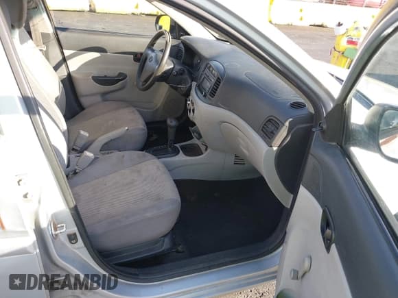 ✅ 2010 Hyundai Accent GLS • VIN: KMHCN4AC2AU481714 • Lot: 43518171. Wystawiony na IAAI z przebiegiem 250 518 mil. Bezpłatny archiwum sprzedaży aukcyjnych z USA i szczegółowy raport historii pojazdu na DreamBid. Zdjęcie 5.