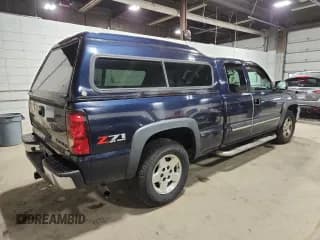 ✅ 2005 Chevrolet Silverado 1500 LS • VIN: 1GCEK19TX5E183176 • Lot: 82465385. Wystawiony na Copart z przebiegiem 146 898 mil. Bezpłatny archiwum sprzedaży aukcyjnych z USA i szczegółowy raport historii pojazdu na DreamBid. Zdjęcie 3.