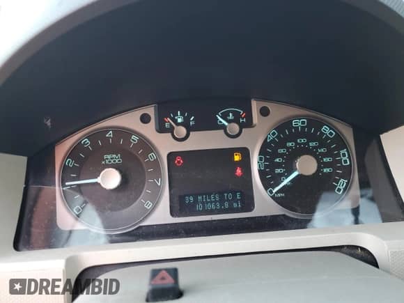 2011 Mercury Mariner z VIN 4M2CN8B72BKJ04014, wystawiony jako Copart lot #44919685 z przebiegiem 101 063 mil mil oraz Szkoda całkowita • Salvage title. Historia ofert i sprzedaży dostępna na DreamBid. Obrazek 9.