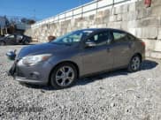 ✅ 2014 Ford Focus SE • VIN: 1FADP3F2XEL450306 • Lot: 90985275. Wystawiony na Copart z przebiegiem 127 366 mil. Bezpłatny archiwum sprzedaży aukcyjnych z USA i szczegółowy raport historii pojazdu na DreamBid. Zdjęcie 1.